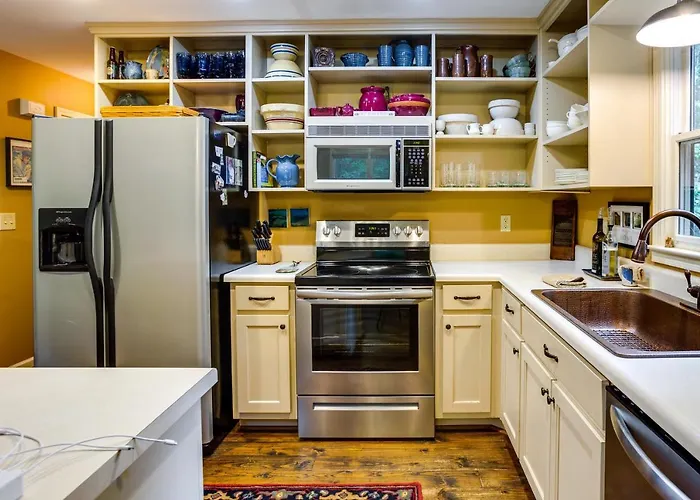 Dog-Friendly Dahlonega Home W/ Private Fire Pit!