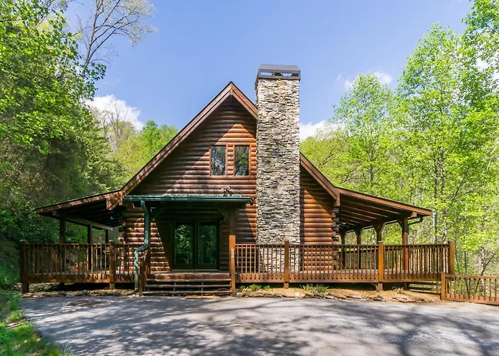 New! Lakeview Retreat - 3 Bed, Hot Tub, Ping-Pong