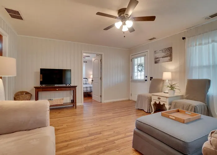 Wine Country Retreat W/ Fire Pit + Sunroom!