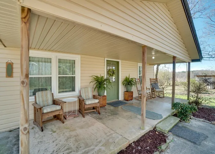 Wine Country Retreat W/ Fire Pit + Sunroom!