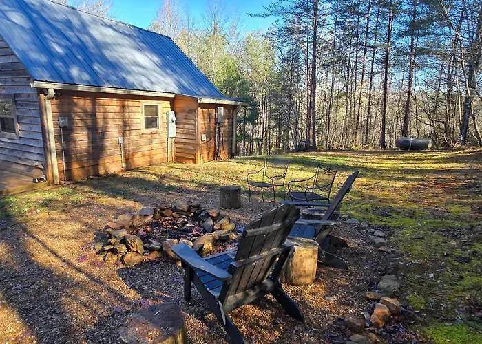 Couples Getaway Cabin With A Loft Bed - Firepit - Creek Access