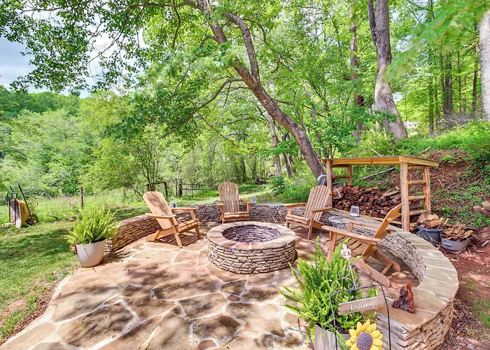 Historic Dahlonega Home W/ Hot Tub & Porch!